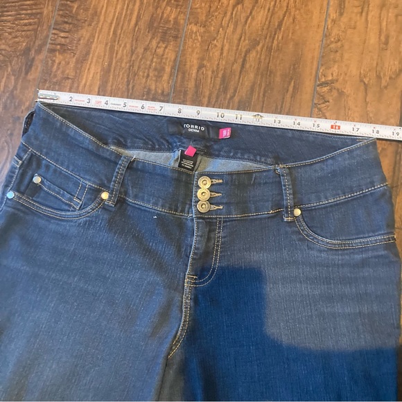 Torrid Women’s Jeans 18R Blue Skinny Stretch Medium Blue Wash Whiskered 18R Reg - Picture 8 of 10